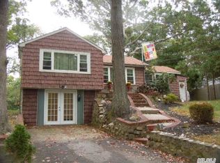 5 Eastview Dr, Sound Beach, NY 11789