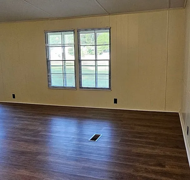 108 Davis Rd E — Photo 27