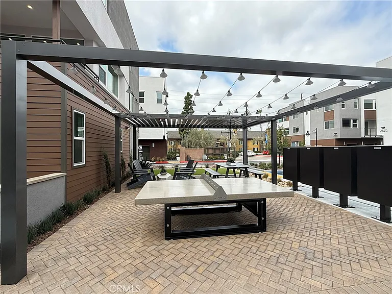 693 S Lyon St — Photo 25