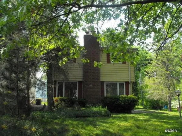 6427 N Tichigan Rd, Waterford, WI 53185