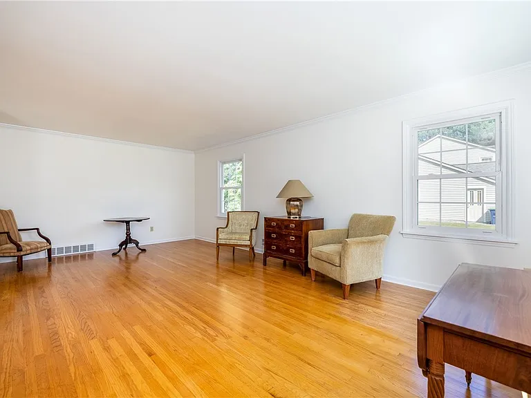 460 Stone Rd — Photo 15