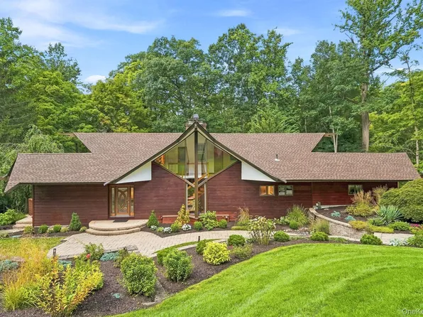 543 Scarborough Road, Briarcliff Manor, NY 10510