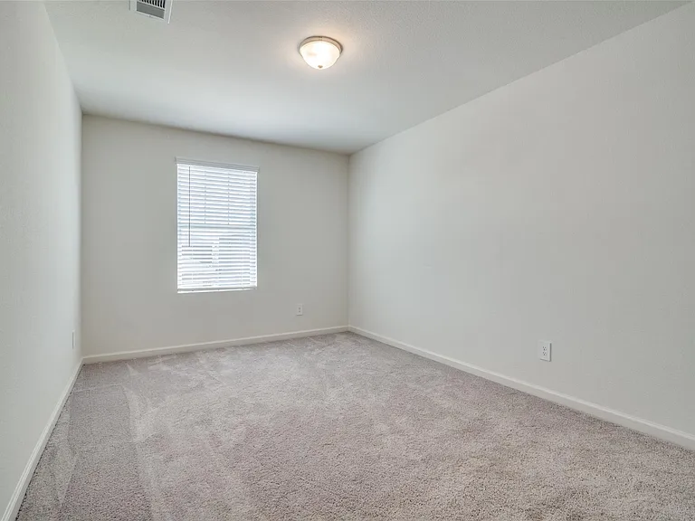 731 Yorkshire Dr — Photo 9
