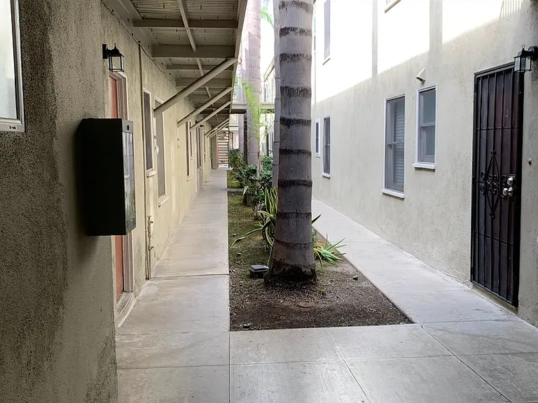 1017 Pacific Ave Long Beach, Ca 90813 — Photo 2