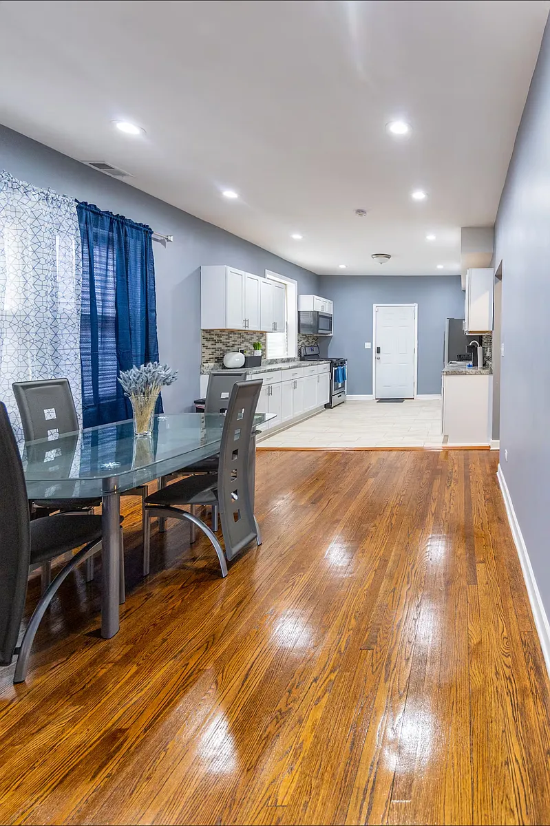 Building Photo - 8020 S Harvard Ave #2