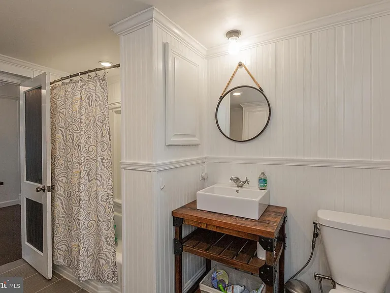 240 E Walnut St — Photo 13