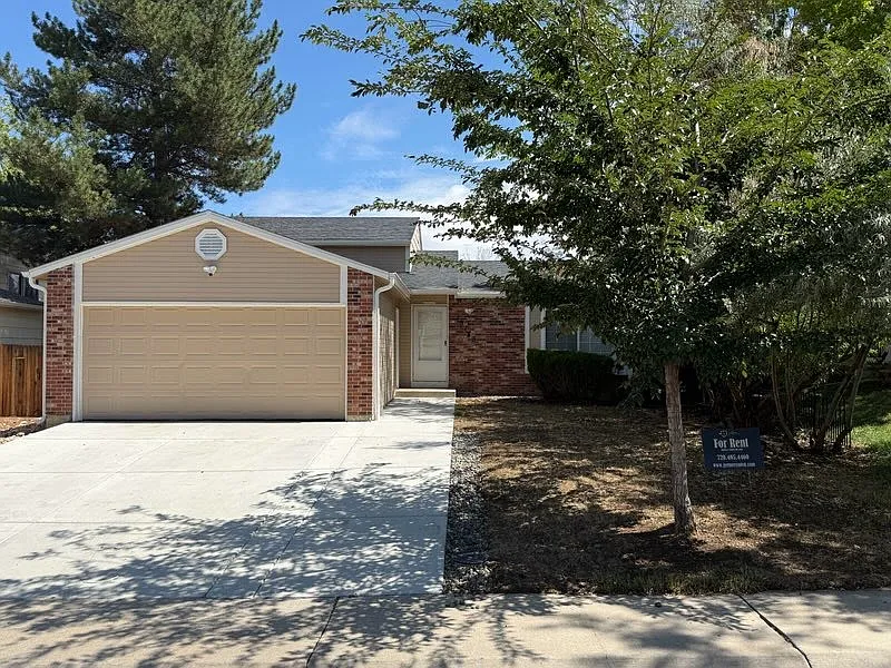 3 bed, 1274 sqft, $2,665 — Photo 1