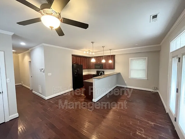 1411 Porter St #B — Photo 4