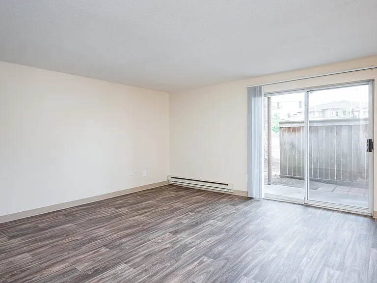 Amber Court Apartments — Photo 15