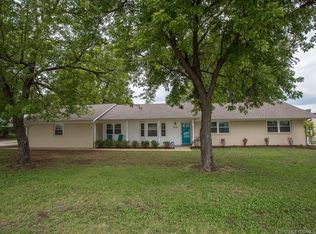 810 N 3rd St, Jenks, OK 74037