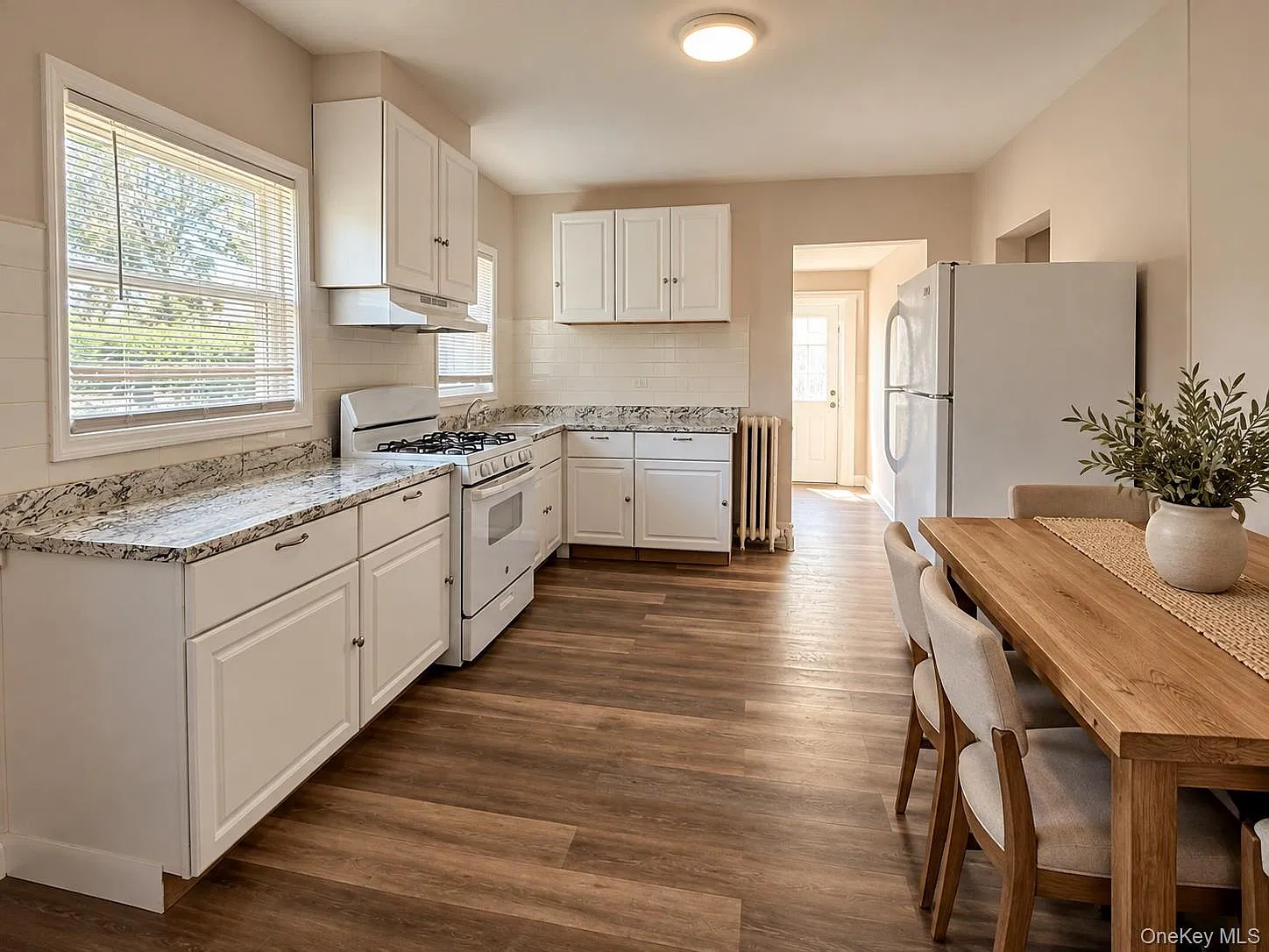 3 bed, 1.0 bath, 1590 sqft, $3,500 — Photo 3