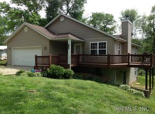 32409 Ash Ln, Brighton, IL 62012