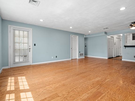 2nd image of 24 South St
