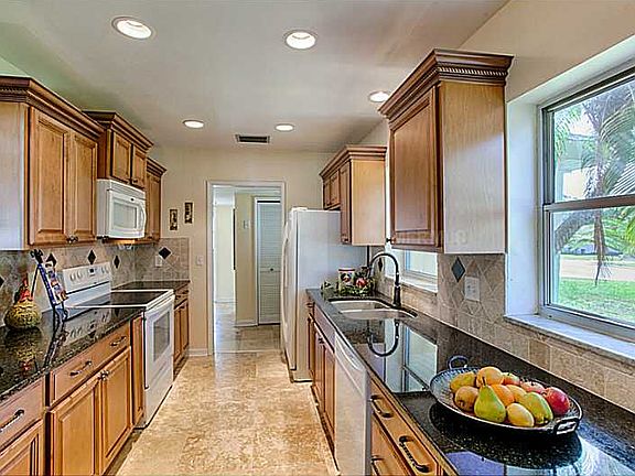 5th image of 783 Cortez Ave