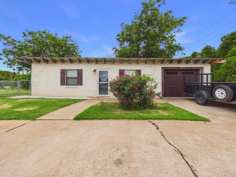 5501 Seymour Hwy — Photo 34