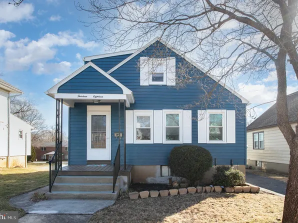1318 E Caracas Ave, Hershey, PA 17033