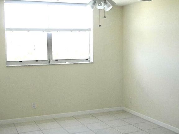 5th image of 500 Executive Center Drive #5m