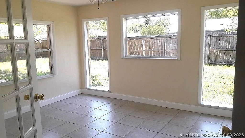 3 bed, 2.0 bath, 1635 sqft, $2,225 — Photo 2