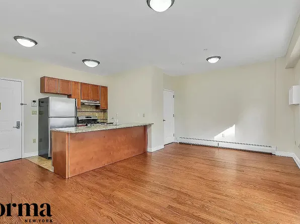 12-03 Jackson Avenue image 1 of 8