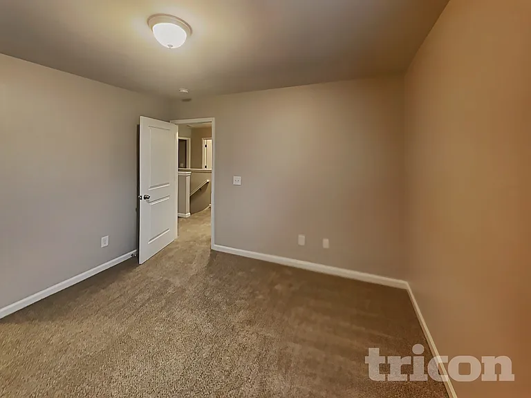 919 Dovefield Ln — Photo 12