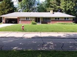90 Shoreham Rd, Grosse Pointe Shores, MI 48236