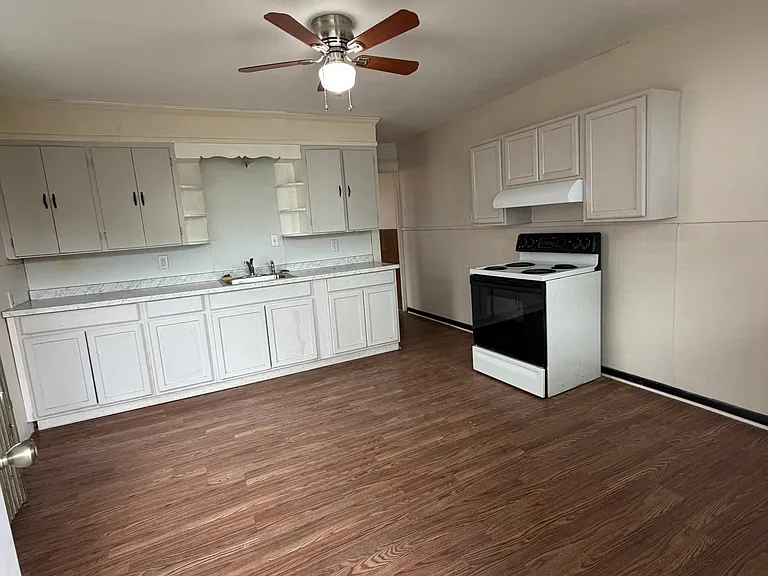 210 N 4th St — Photo 5