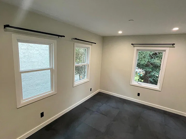 3028 Regent St #B — Photo 32