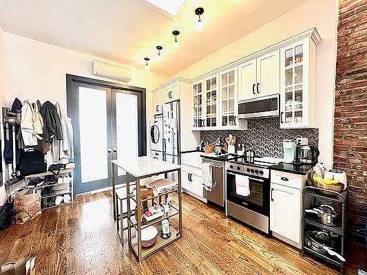 4th image of 123 Kent Ave #4E