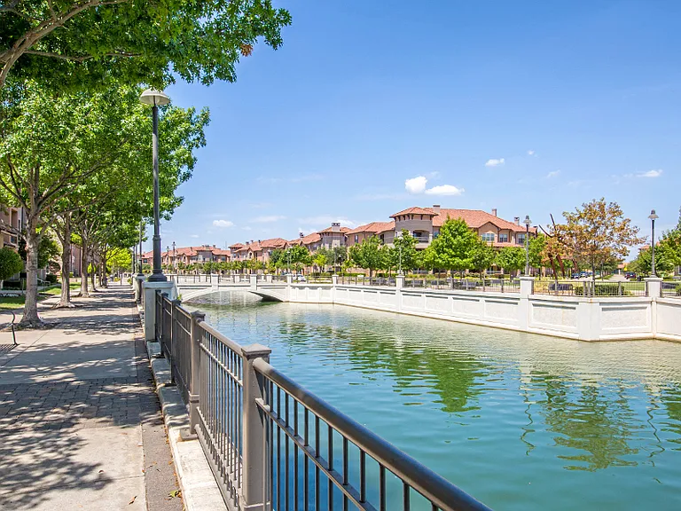 Apartments for rent las colinas