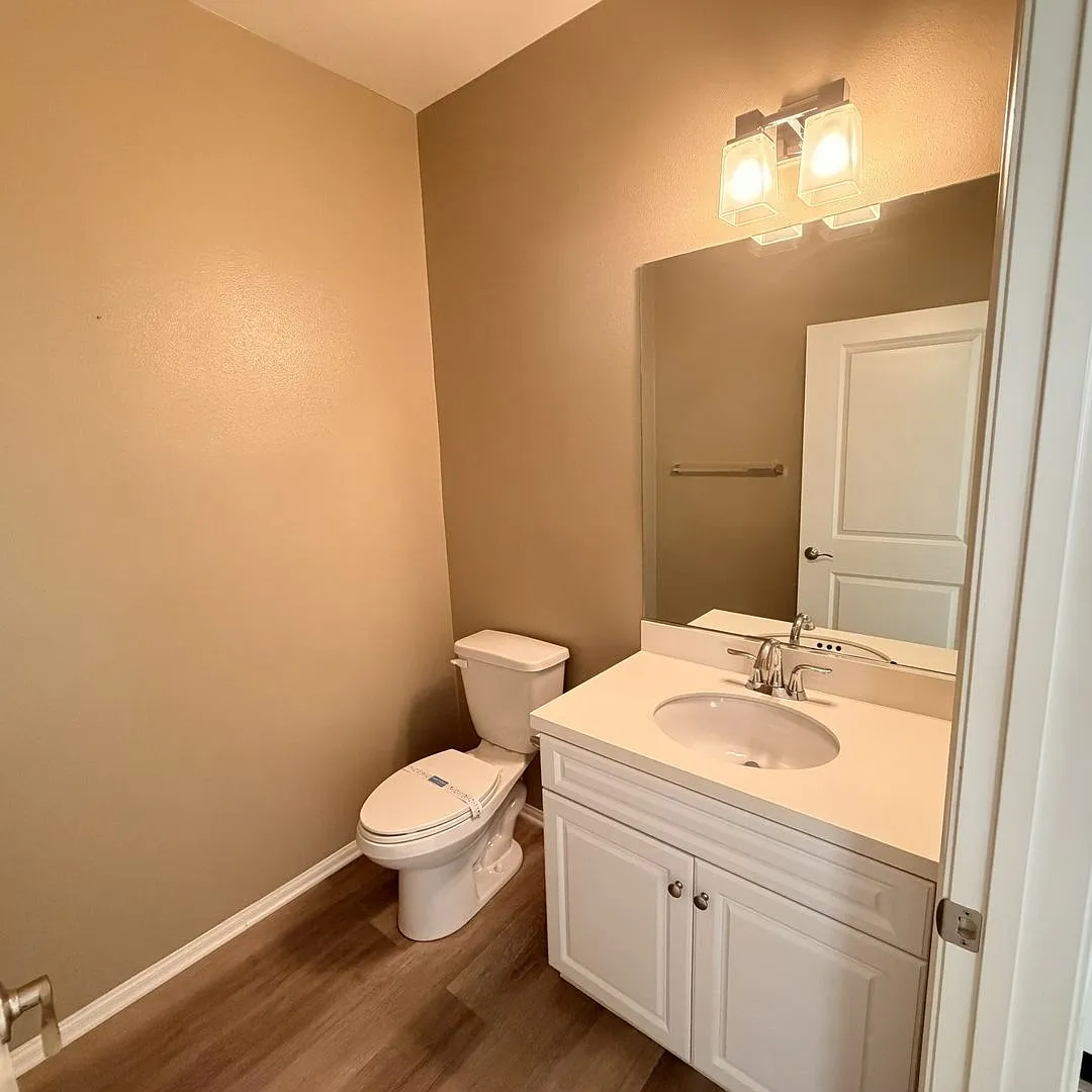 Modern 3-Story Townhouse In Eastvale-Move-In Special $2595 For First 3 Months! — Photo 3