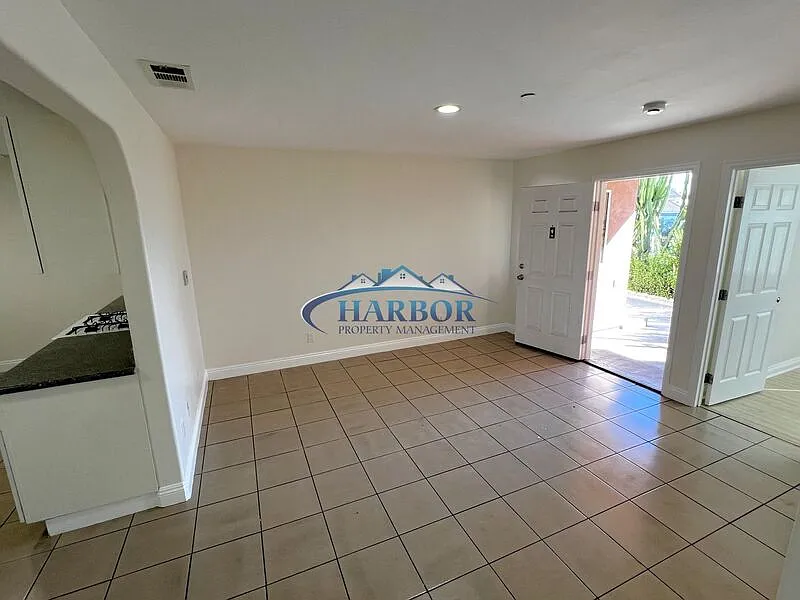 3 bed, 1.5 bath, $2,825 — Photo 4