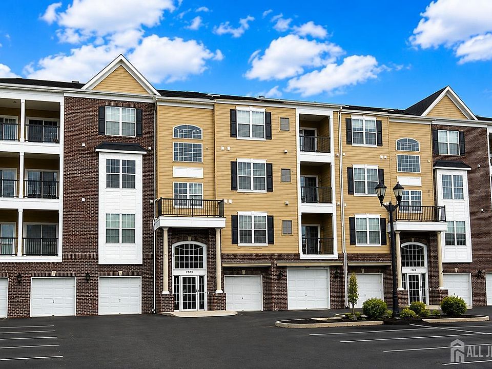 1st image of 835 Liberty Ct