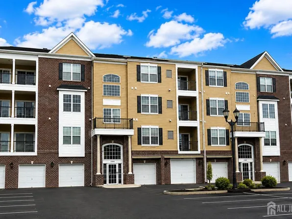 835 Liberty Ct, Piscataway, NJ 08854