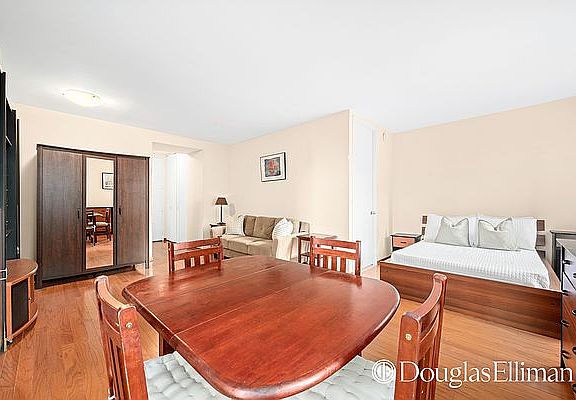 4th image of 235 E 40th St APT 6H