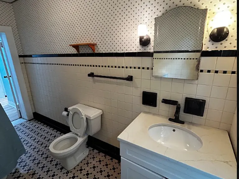 1638 Sanderson Ave — Photo 37