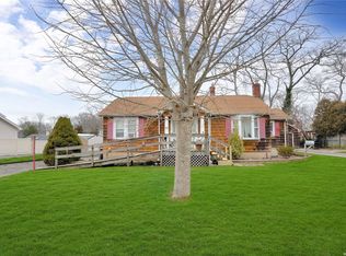 22 6th Ave, Kings Park, NY 11754