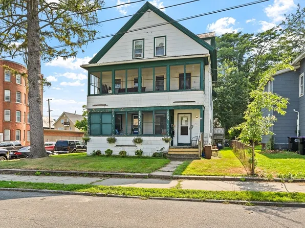 15 Vernon St, Holyoke, MA 01040