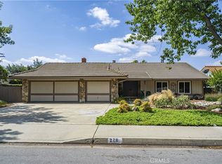 228 E Radcliffe Dr, Claremont, CA 91711