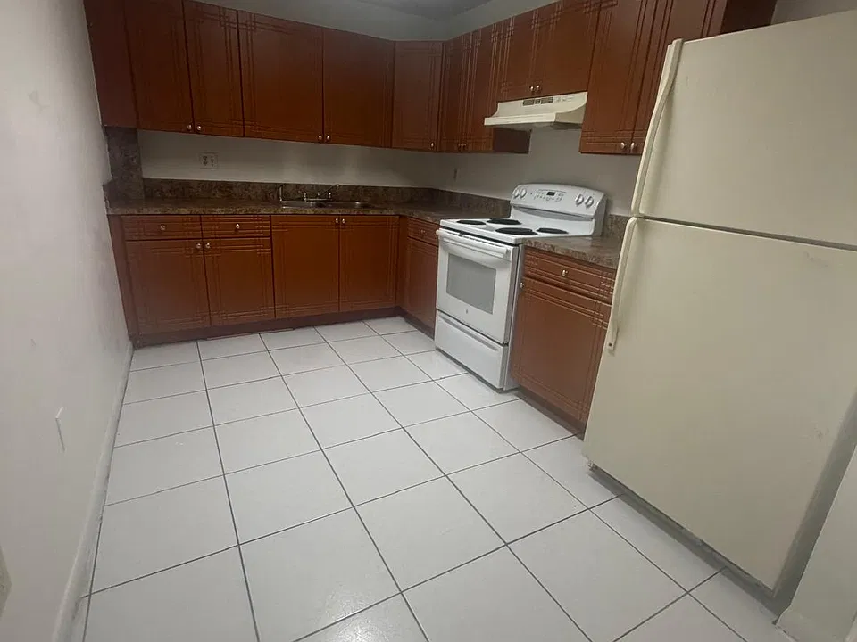 1461 W 42nd St #2O3