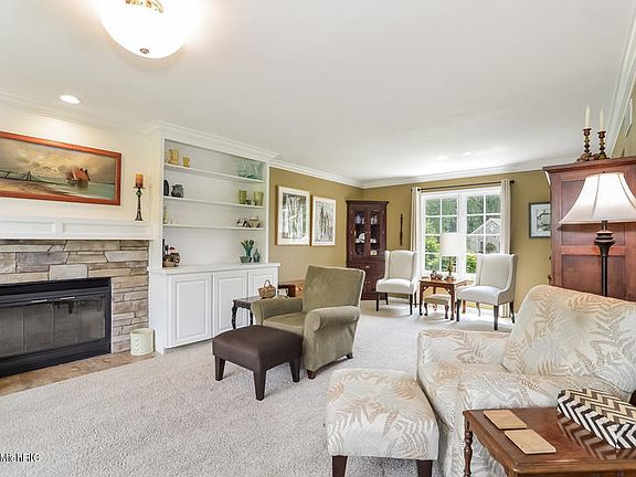 5th image of 2028 Meadowdale Dr NW