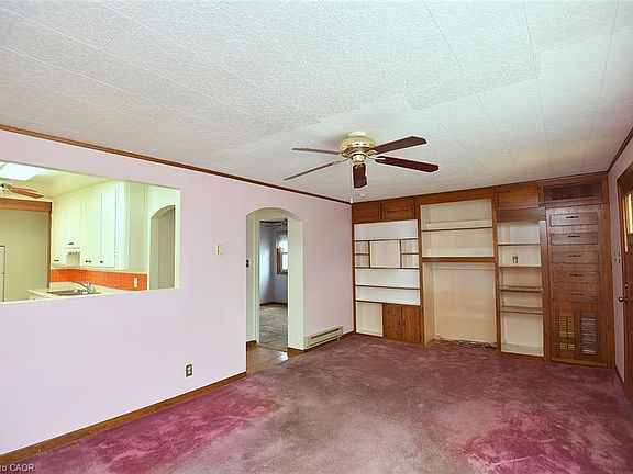 4th image of 548 Upper Wentworth St