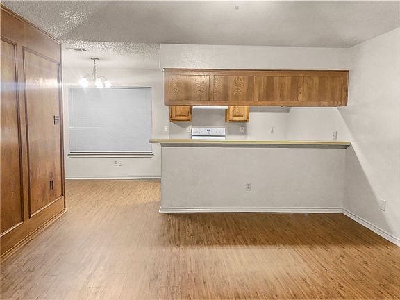 4th image of 16 Shady Valley Ct