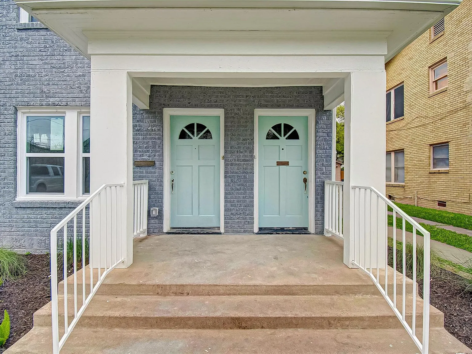 3 bed, 2.0 bath, 1492 sqft, $2,600 — Photo 2