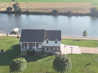 6562 N Shore Dr, North Platte, NE 69101