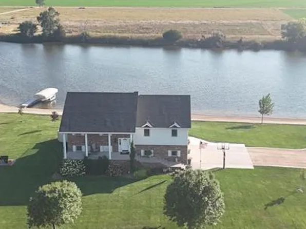 6562 N Shore Dr, North Platte, NE 69101