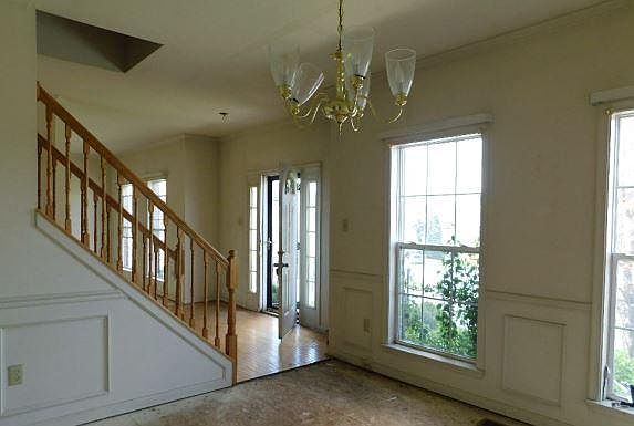 5th image of 19214 Chippendale Cir