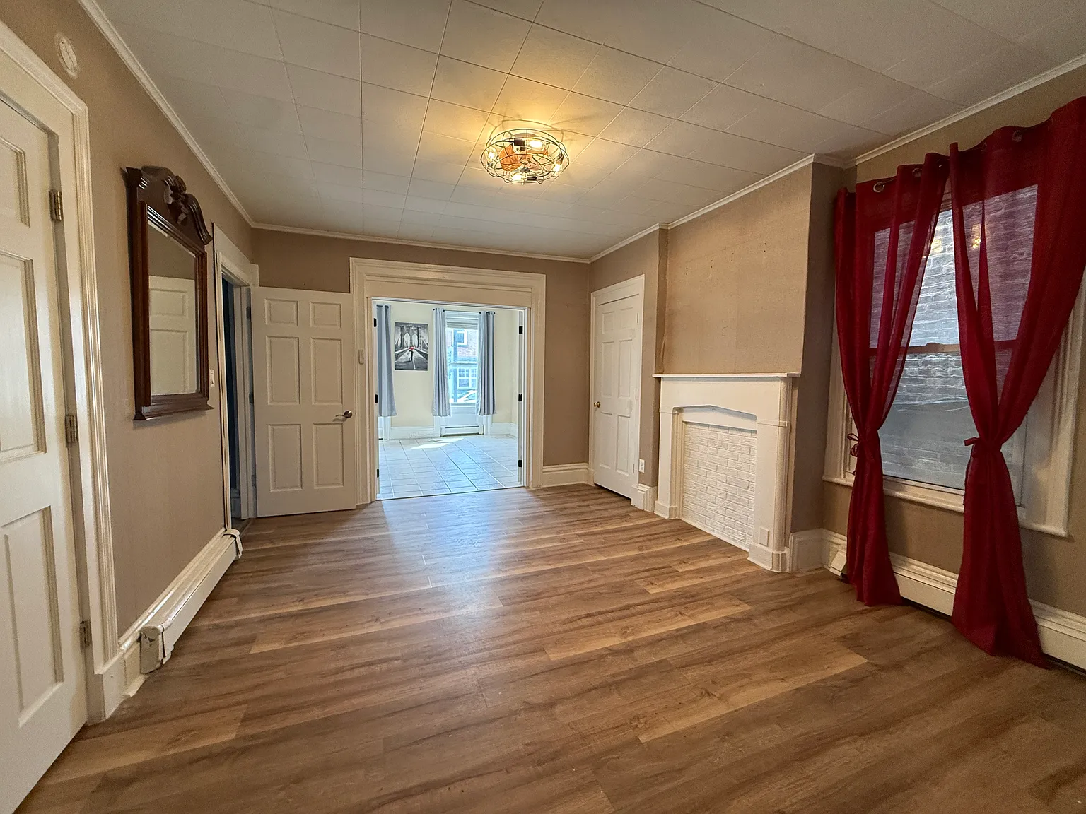 3 bed, 1074 sqft, $1,600 — Photo 4