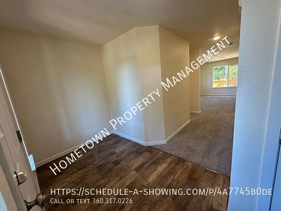 3 Bedroom Home on an Acre of Land with Air Conditioning! — Photo 4