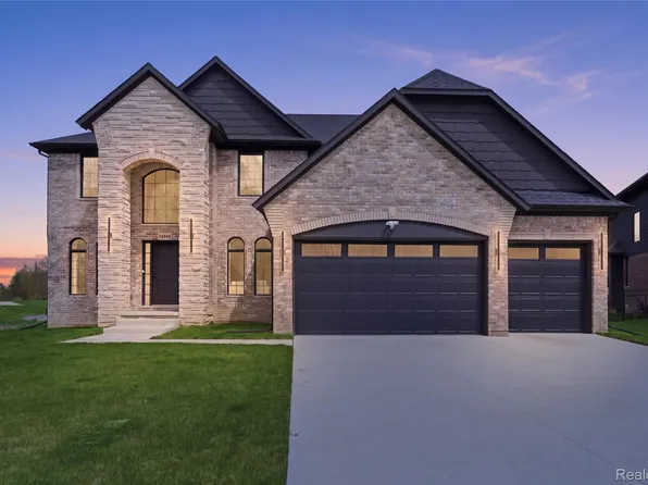 56056 Barnes Ct, Macomb, MI 48042