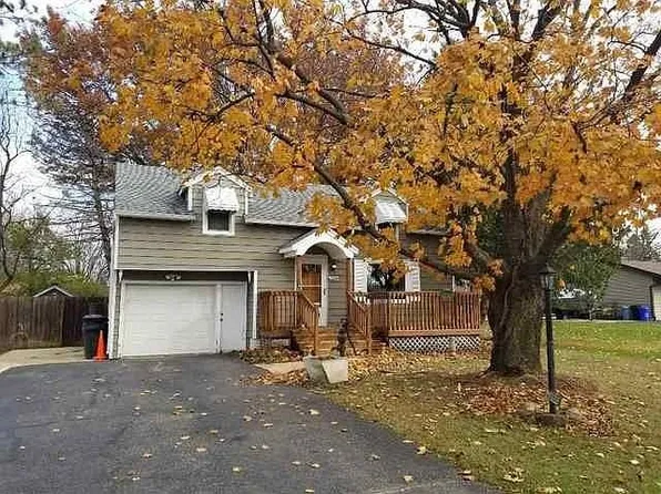 1224 Post Dr, Rockford, IL 61108